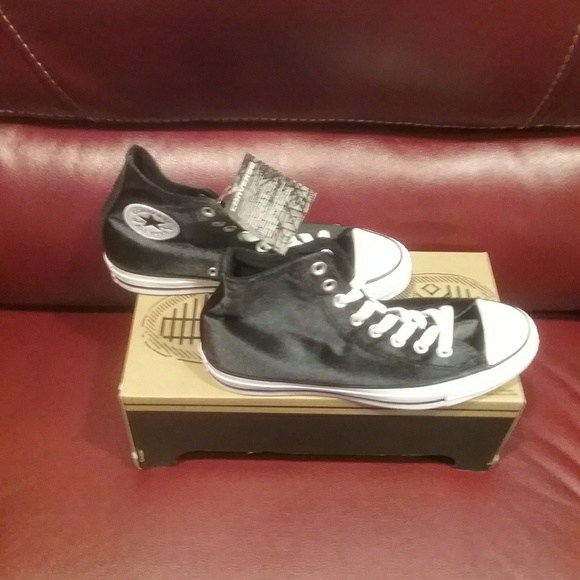 NWT ConverseVelvet Hi-tops 8.5 FinalPrice - Picture 3 of 6